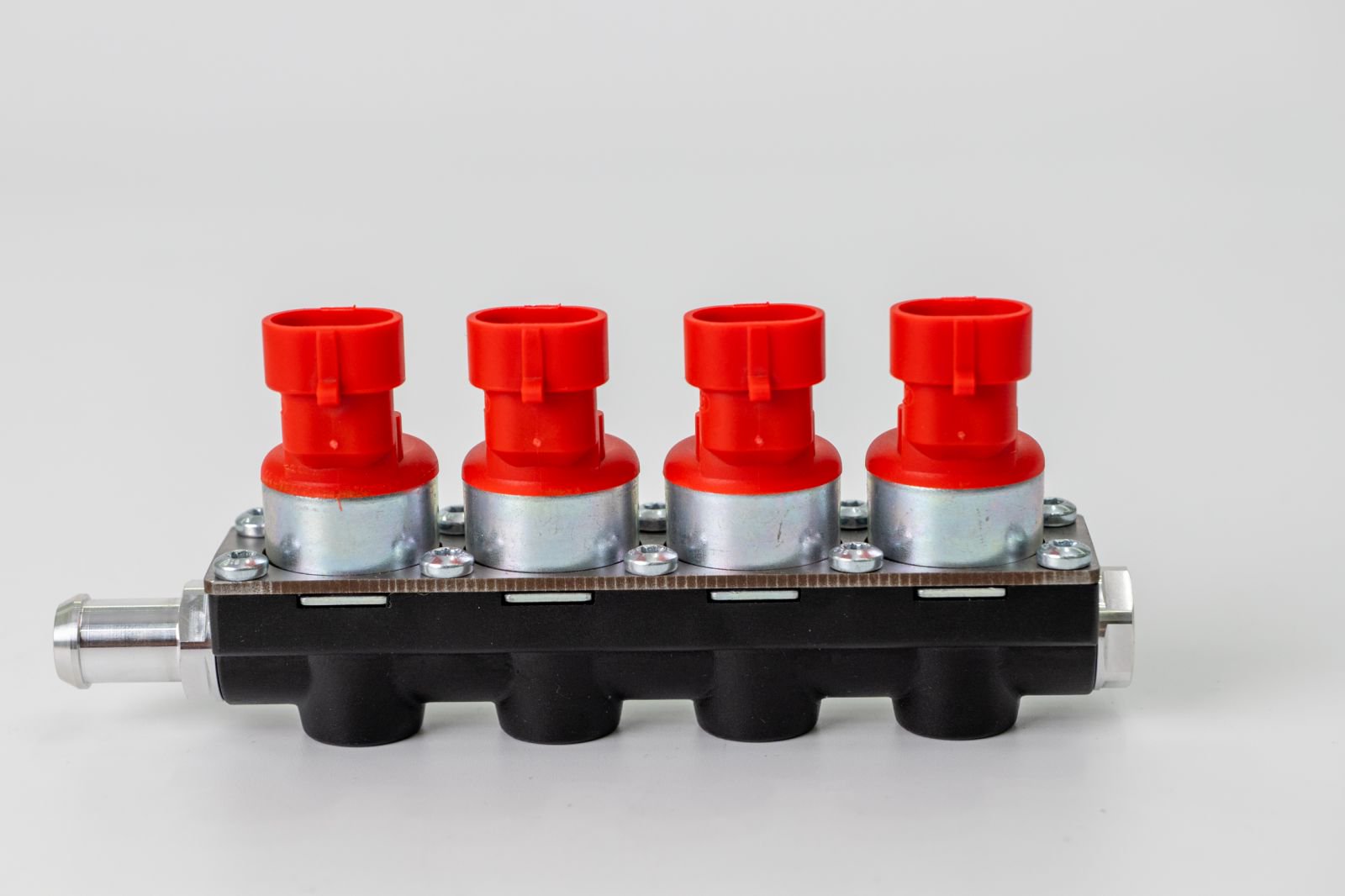 4-cylinder injector rail side view showing solenoid and nozzle details