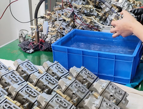 CNC machining workshop for autogas injector rail precision component processing CNC machining workshop for autogas injector rail precision component processing